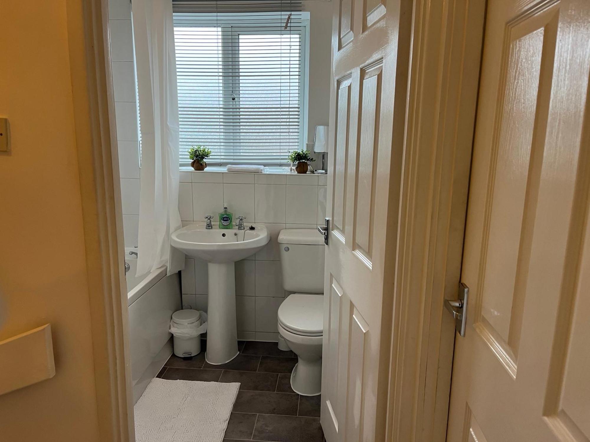 Kettering Service Accomodation 2Brh Freeparking Wifi Smart Tv Tea & Coffee Eksteriør billede